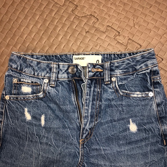 Never worn garage ripped mom jeans - Picture 2 of 5
